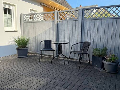 Terrasse vorm Hauseingang - 