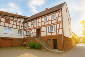 Wohnhaus - Bild mit KI bearbeitet - 7 Zimmer Einfamilienhaus in Amöneburg