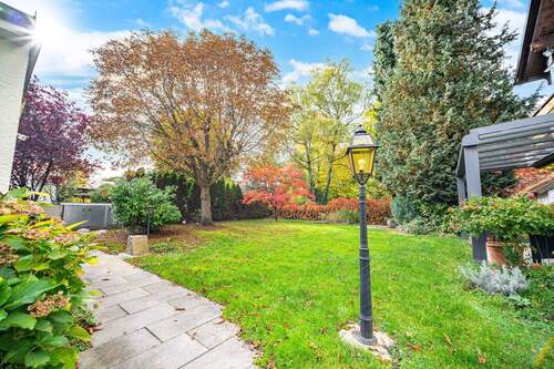 Garten und Eingang - 