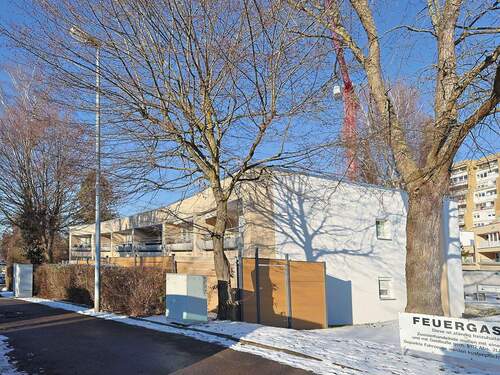 Hausansicht von außen (Balkonseite) - 1 Zimmer Etagenwohnung zum Kaufen in Böblingen