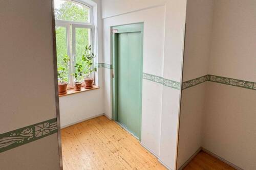 Fahrstuhl Halbe Treppe - 