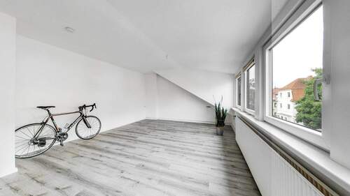 Wohnzimmer - Charmante Dachgeschosswohnung im begehrten Stadtteil Walle
