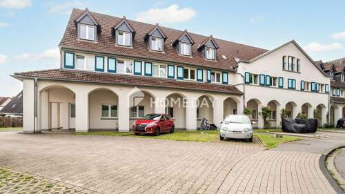 Außenansicht 1 - Zentral, charmant, bezugsbereit - Lichtdurchflutete Etagenwohnung mit Stellplatz