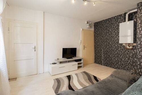 Wohnzimmer (1) 1.OG - 4 Zimmer Mehrfamilienhaus, Wohnhaus zum Kaufen in Fürth