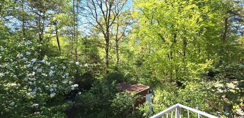 Blick vom Balkon rechts Garten - 