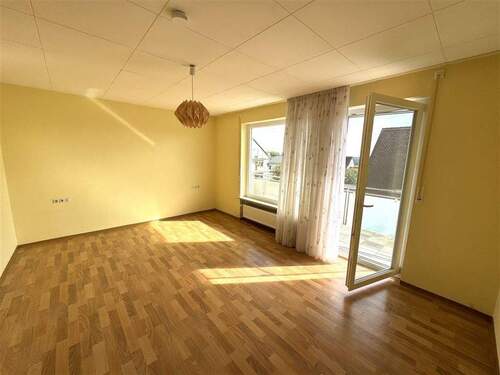 Schlafzimmer mit Ausgang zum Balkon - 