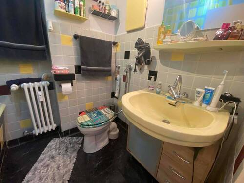 Mit Badewanne und WC - 