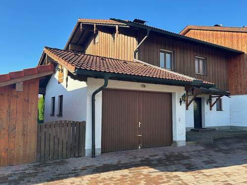 Hausansicht - 5 Zimmer Doppelhaushälfte in Warngau