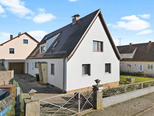 Straßenansicht Nordwest - Grundstück in Kösching zum Kaufen