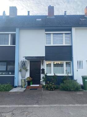 Ostansicht - Reizendes Reihenmittelhaus in begehrter Wohnlage, Regensburg-Konradsiedlung