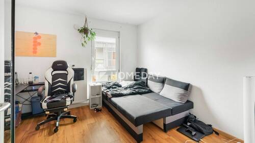 1. OG Schlafzimmer 1 - 