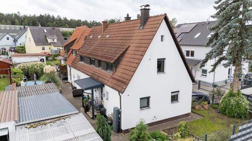 Außenansicht - Ruhe, Natur und Stadtnähe vereint - Traumhaftes Reiheneckhaus in Nürnberg-Moorenbrunn