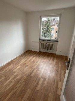 Zimmer 2 - 4 Zimmer Etagenwohnung in Würzburg