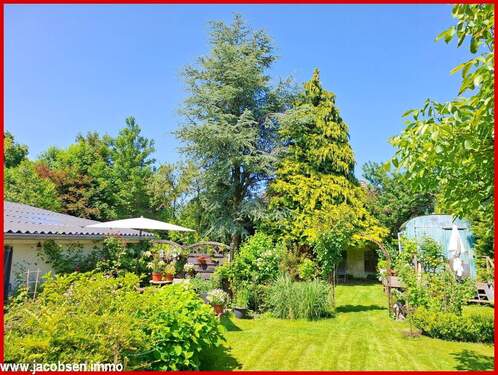 Gartenansicht im Sommer - 