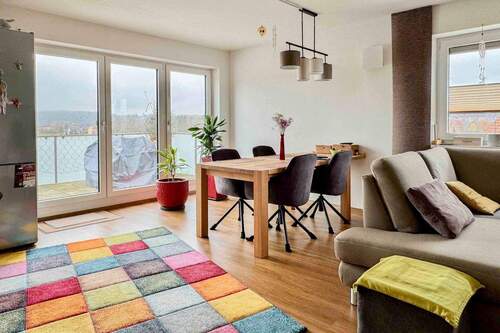 Wohn- und Essbereich - Ankommen & Wohlfühlen: stilvolle Wohnung mit Blick ins Grüne und Premium-Ausstattung