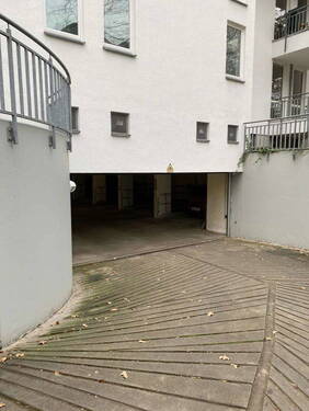 Tiefgarage-Einfahrt - 