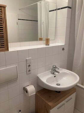 Bad mit Waschbecken - 