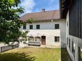 Eingang mit Hausbankerl - 8 Zimmer Bauernhaus, Landhaus zum Kaufen in Huglfing