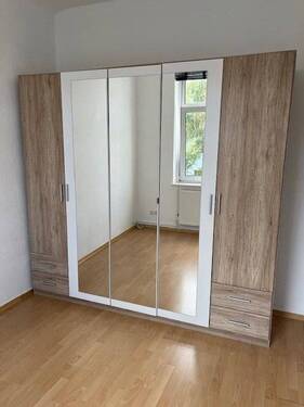 Schlafraum mit Kleiderschrank - 