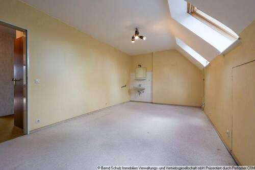 19 Zimmer 3 im 1 OG - 