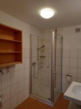 Bad mit Dusche - 2 Zimmer Etagenwohnung zum Kaufen in München