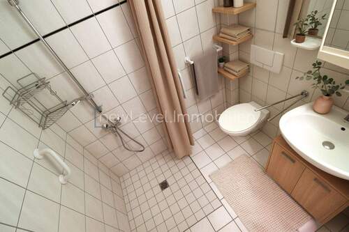 Bad-Möbelvorschlag - 3 Zimmer Etagenwohnung in Neutraubling