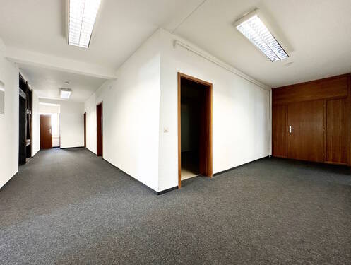 Flur - Büro mit 196,00 m&sup2; in Tuttlingen zur Miete