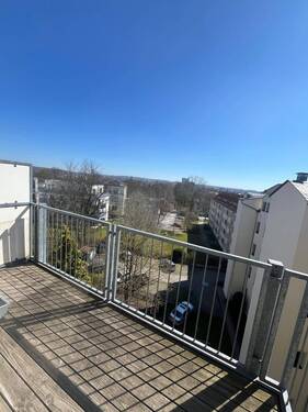 Ausblick - Dachgeschoss - Süd-Balkon - große Zimmer uv.m.