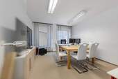heller Büroraum - 