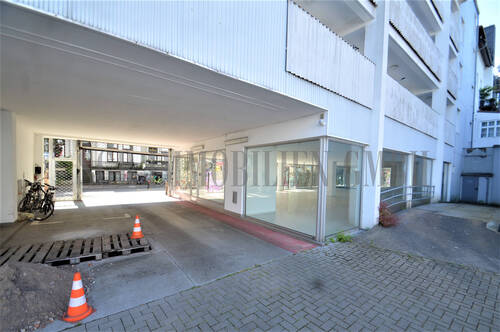 Rückansicht der Ausstellungsfläche - 