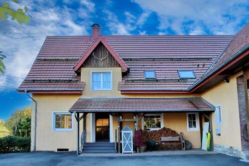 Saniertes Bauernhaus - Saniertes Bauernhaus mit Wirtschaftsgebäuden und großem Gartengrundstück in Alleinlage