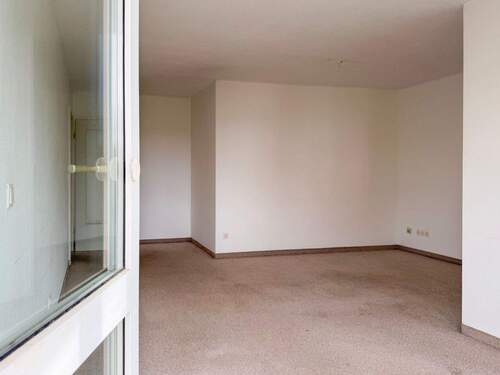 Blick ins Wohnzimmer - 