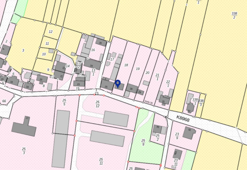 Lageplan mit Grundstücksgrenzen (rot - Flst. 18) - 