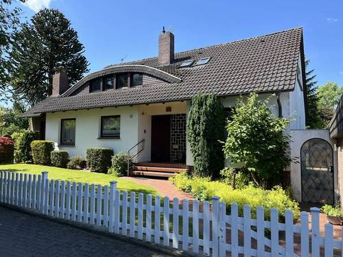 Haus und Vorgarten - Einfamilienhaus mit 140,00 m² in Varel zum Kaufen