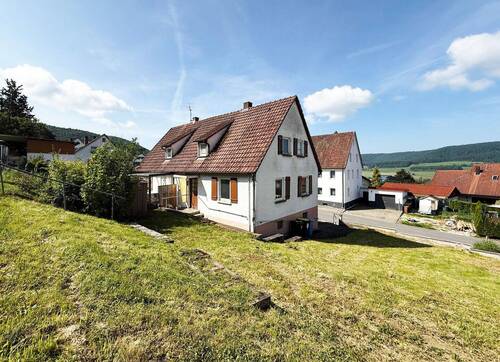 Gebäudeansicht - 4 Zimmer Mehrfamilienhaus, Wohnhaus in Dürbheim