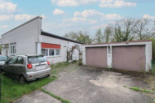 Haus Frontansicht - 5 Zimmer Einfamilienhaus zum Kaufen in Karlsruhe