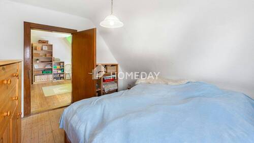 1. OG Schlafzimmer 2 - 