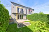 Rückansicht mit Garten - 