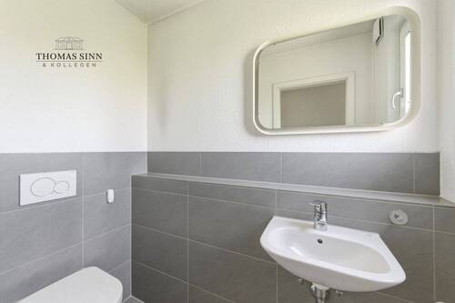 EG: Gäste WC - 6 Zimmer Doppelhaushälfte in Leingarten