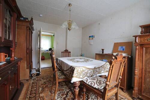 Wohnzimmer mit Ausgang zur Küche - 