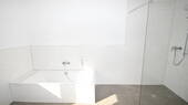 Mit Badewanne und Dusche - 