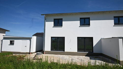 2 Vollgeschosse - 6 Zimmer Doppelhaushälfte in Deining