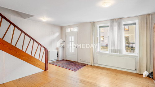 3. Eingangsflur - 5 Zimmer Doppelhaushälfte in Lübeck