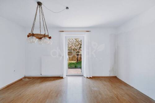 Wohnzimmer mit Außenzugang - 