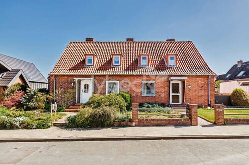 Hausansicht - 4 Zimmer Doppelhaushälfte zum Kaufen in Lüneburg