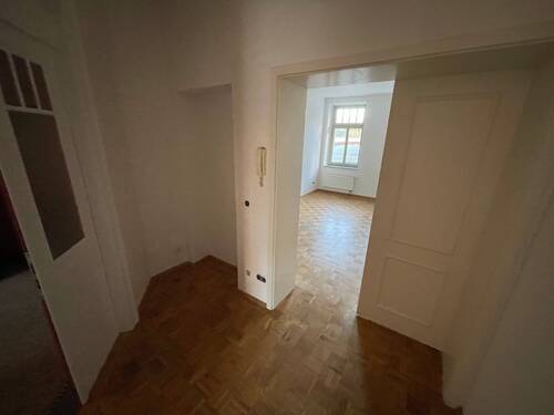 Flur mit Doppelflügeltür.JPG - 