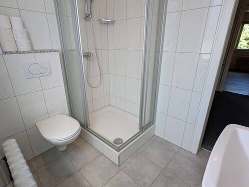 Badezimmer - weiterer Blick - 