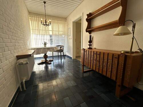 Flur mit Sitzgelegenheit - 