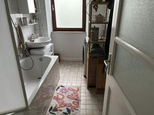 und Duschabtrennung - 