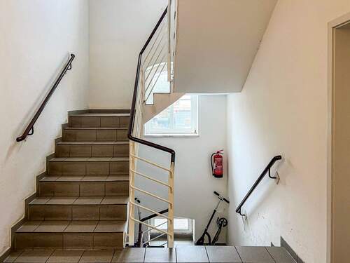 Treppenhauseingang - Etagenwohnung mit 61,90 m&sup2; in Leipzig zum Kaufen